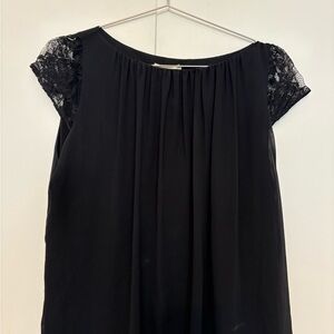 Alice + Olivia black Blouse, lace cap sleeves